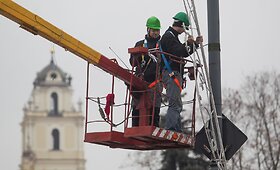 Vilnius dabinasi kalėdinėmis dekoracijomis