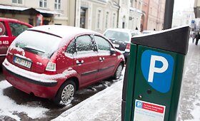 Nuo Naujųjų už automobilių stovėjimą Vilniuje susimokėti bus galima tik eurais