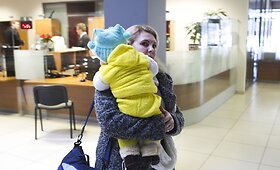 Pasipiktinę tėvai apgulė Vilniaus miesto savivaldybę