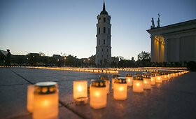 Katedros aik&scaron;tėje &ndash; 2000 žvakelių Antrojo pasaulio aukoms atminti