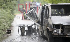 Vilniuje sprogo ir sudegė mikroautobusas &bdquo;Ford&ldquo;