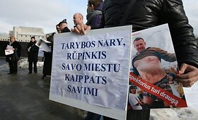 Piketavo prie&scaron; norą kelti &scaron;alto vandens kainas