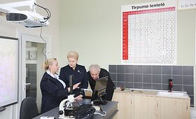 Prezidentė Dalia Grybauskaitė lankėsi Vilniaus &Scaron;olomo Aleichemo ORT gimnazijoje