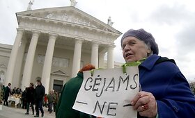 Verbų sekmadienį - protestas prie&scaron; gėjus