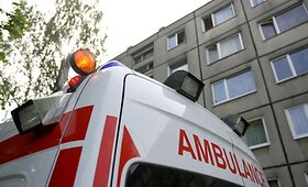  Vyras i&scaron;&scaron;oko pro penkto auk&scaron;to langą