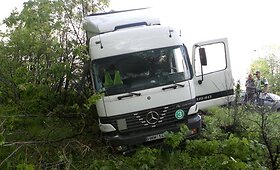 Judrioje Vilniaus gatvėje vilkikui dingo stabdžiai