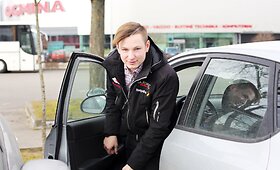 Ignas Gelžinis mokomuoju automobiliu laikė &bdquo;vairavimo egzaminą&ldquo;