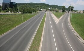 Kaitra alsuojančiose Vilniaus gatvėse vaik&scaron;tinėja tik apduję turistai 