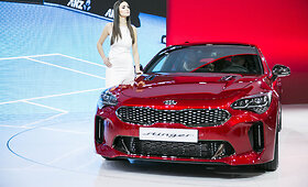 Naujasis &bdquo;Kia Stinger&ldquo; debiutavo 2017-ųjų Ženevos automobilių parodoje