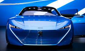 Ženevoje žiūrovus stebino naujasis &bdquo;Peugeot Instinct&ldquo;