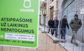 Sostinės centre esančioje Vilniaus gatvėje remonto pabaigos nematyti