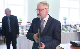 Lietuvos edukologijos universitete akademikai kelia taurelę už profesoriaus jubiliejų