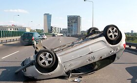 Pirmadienio pavakare Vilniaus centre apsivertė automobilis