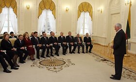 Valdas Adamkus padėkojo darbą baigusiems ministrams