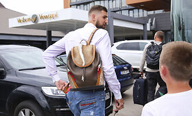 Jonas Valančiūnas pasipuo&scaron;ė Christiano Louboutino kuprine