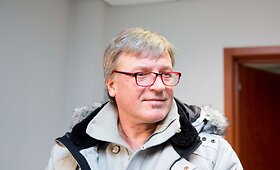 Atlikėjas Žilvinas Žvagulis lankosi teisme dėl galimai melagingų parodymų