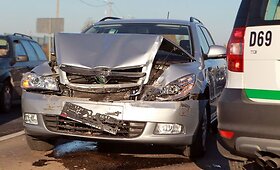 Per avariją prie Gariūnų sudaužytas ispano &bdquo;&Scaron;koda&ldquo; automobilis