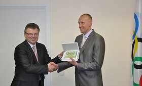Sporto funkcionieriai sveikino R.Kurtinaitį su jubiliejumi