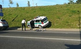 Avarija Vilniaus aplinkkelyje, į kurią pateko patruliai ir dviratininkas