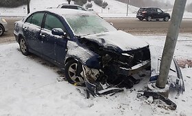 &bdquo;Toyota Avensis&ldquo; avarija ir eismo sąlygos Vilniuje