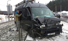 Vilniuje susidūrė &bdquo;Fiat&ldquo; mikroautobusas ir &bdquo;Kia&ldquo; visureigis