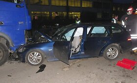 Panevėžyje BMW rėžėsi į stovintį vilkiką DAF