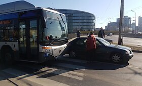 &bdquo;Mercedes&ldquo; ir autobuso avarijos padariniai