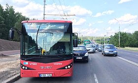 Vilniaus Kareivių gatvėje susidūrė 2 automobiliai ir autobusas