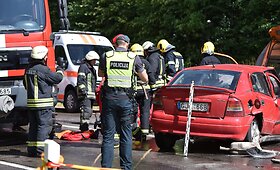 Siaubingi VW mikroautobuso ir &bdquo;Opel Astra&ldquo; susidūrimo padariniai