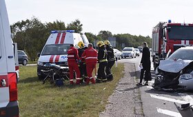 Avarija greitkelyje prie Girkalnio: &bdquo;Chrysler&ldquo; sumaitojo sustojusį VW