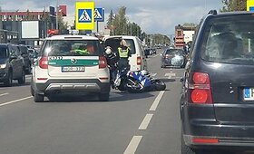 Kauno Veiverių gatvėje į avariją pateko motociklas