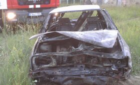 Golfo avarija: trenkėsi į namą ir užsidegė