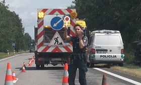 Naktinė sunkvežimio avarija per pietus paki&scaron;o koją, įtariama, girtam VW vairuotojui
