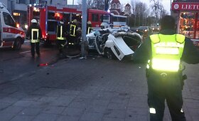 Kalvarijų gatvėje &bdquo;Volvo&ldquo; rėžėsi į stulpą