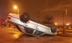Vilniuje apvirto &bdquo;Mercedes&ldquo; automobilis