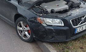Avarijų virtinės Alytuje padariniai: apdaužytas ir &bdquo;Volvo&ldquo;