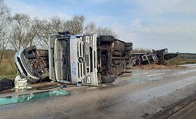 Automobilvežis vertėsi ir i&scaron;barstė krovinį