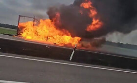 Žvakių krovinio gaisras greitkelyje A2