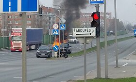 Klaipėdoje automobilis &bdquo;VW Golf&ldquo; virto fakelu