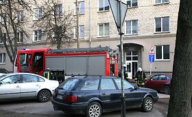 Gaisras sostinės Statybininkų gatvės bendrabutyje