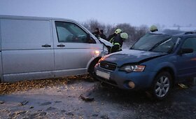 &bdquo;Subaru Legacy Outback&ldquo; ir &bdquo;VW Transporter&ldquo; avarijos padariniai
