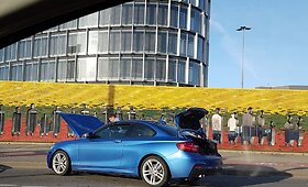 BMW po avarijos, dėl kurios Vilniaus Konstitucijos prospekte nusidriekė spūstis