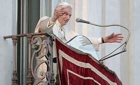 Popiežius Benediktas XVI paliko Vatikaną