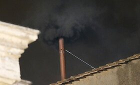 Vatikane prasidėjo konklava &ndash; renkamas naujas popiežius