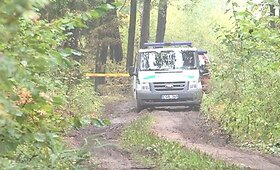 Panevėžio rajone pareigūnai sudeginto automobilio bagažinėje aptiko nužudytos merginos kūną