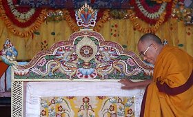 Dalai Lamą Indijoje sutiko tūkstančiai jo pasekėjų 
