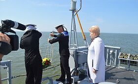 Karinių jūrų pajėgų laivai dalyvavo žuvusiųjų jūroje pagerbimo ceremonijoje
