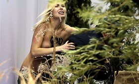 &bdquo;Femen&ldquo; aktyvistė &Scaron;v.Petro aik&scaron;tėje čiupo Kūdikėlio Jėzaus skulptūrėlę