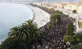 Prancūzijoje po teroro i&scaron;puolių vyksta gausios demonstracijos