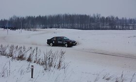 &bdquo;Halls Winter Rally 2010&ldquo; automobilis vertėsi ant stogo 